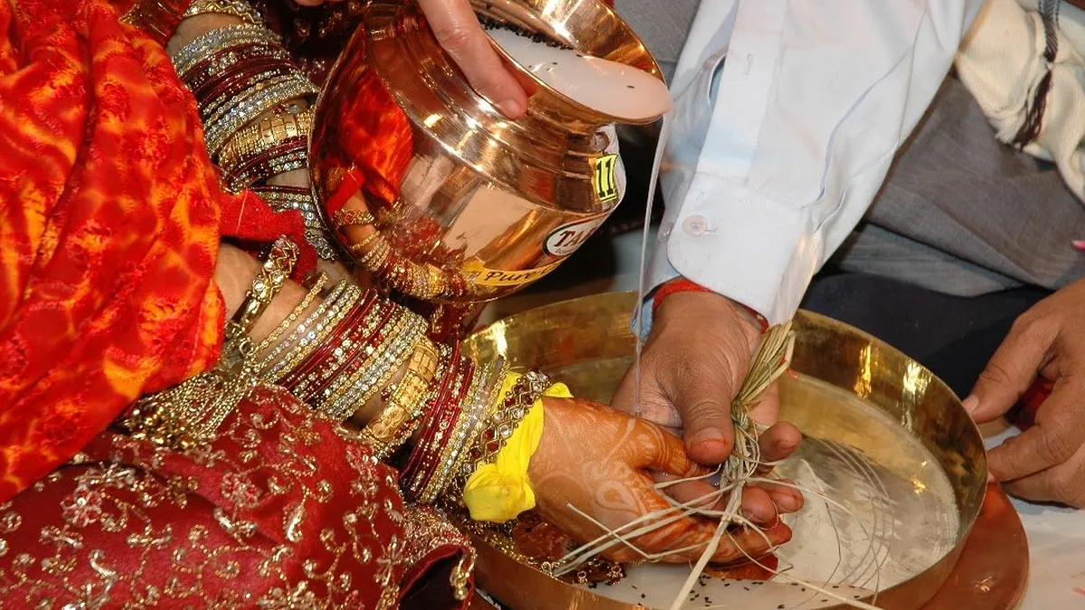 who can perform kanya daan if a girl does not have parents