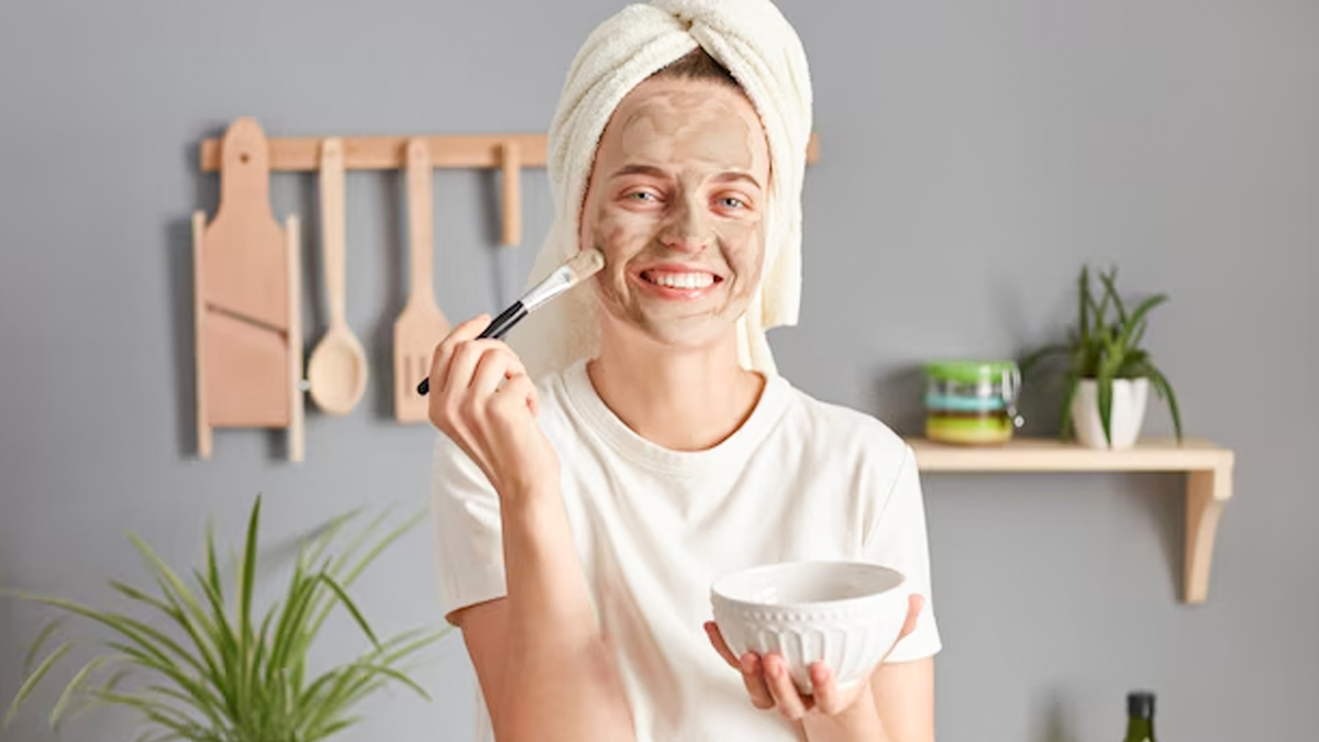 सर्दियों में भूलकर भी न लगाएं इन चीजों से बना फेस मास्क, त्वचा को हो सकता है नुकसान