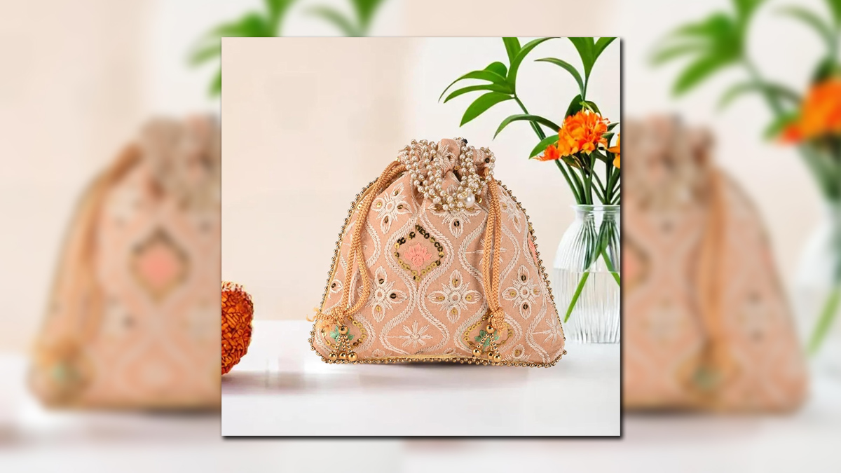 300 रुपए तक मिल जाएंगे ये ट्रेंडी वेडिंग हैंड बैग्स, बढ़ा देंगे खूबसूरती
