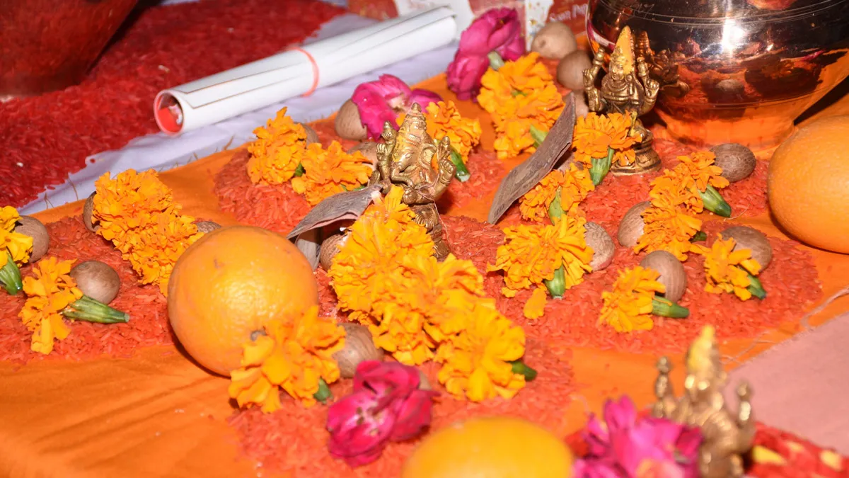 which flower should be offered to please which planet