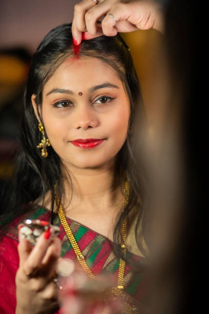 what does it mean if box of sindoor falls while applying it