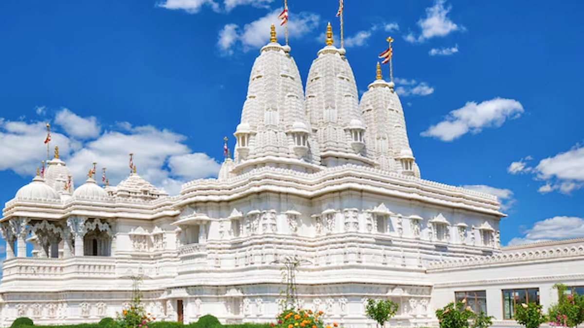 ठंड के दिनों में फैमिली संग जरूर करें इन 4 धार्मिक स्थलों के दर्शन, मिलेगा सुकून का अनुभव