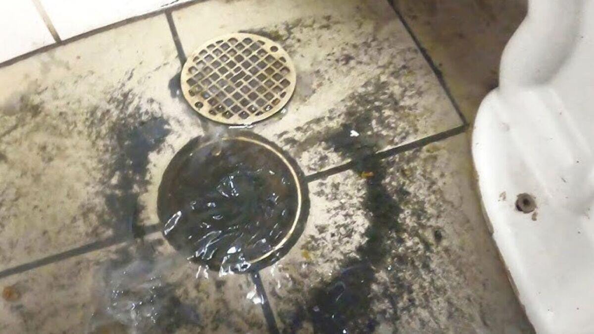 gandi nali ko kaise saaf kare