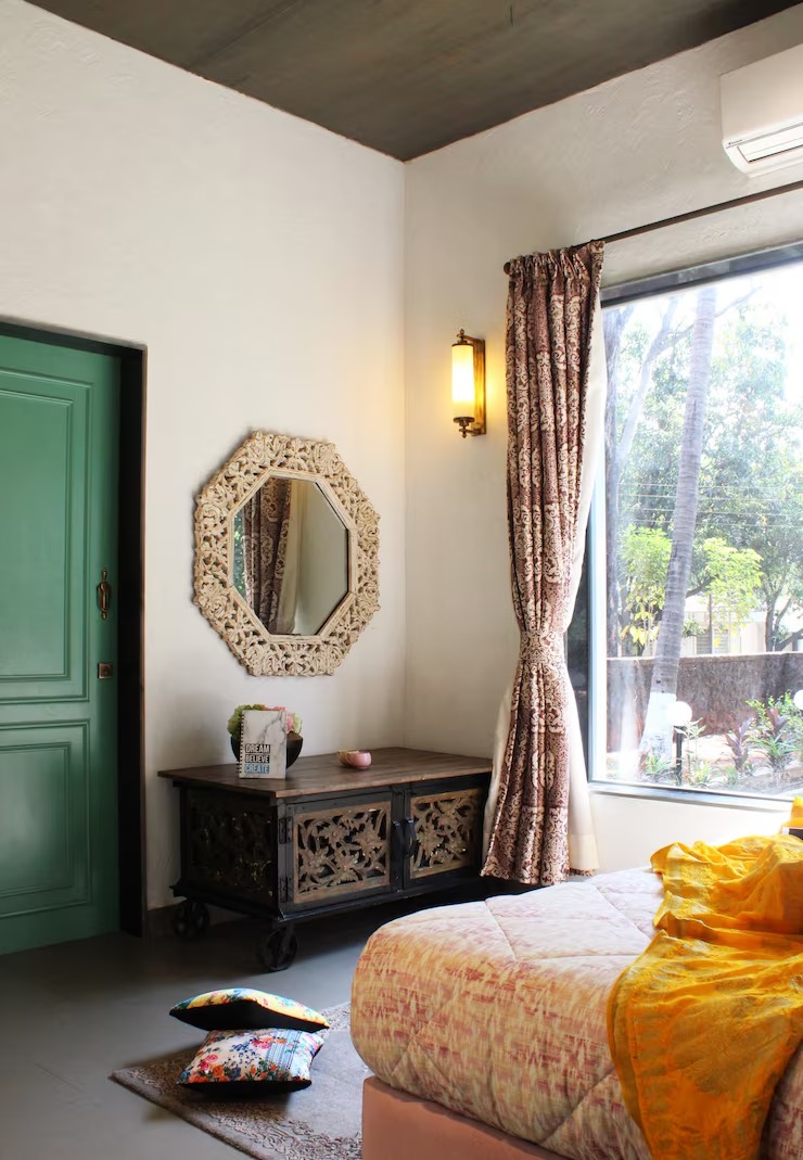 ghar mein kitn sheeshe laga sakte hain