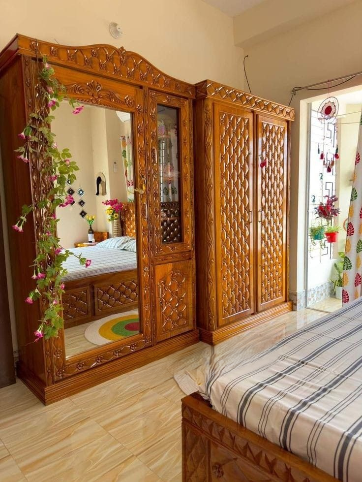 ghar mein kitne sheeshe lagane chahiye