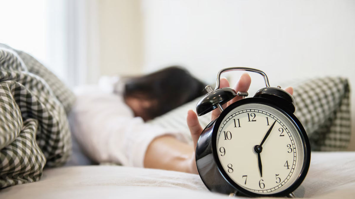 keeping clock near bed is not good