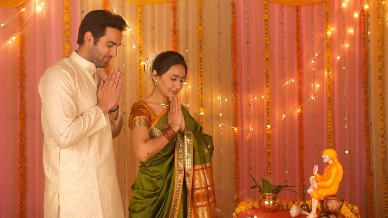 kya kaam kaaj chhod kar bhakti karni chahiye