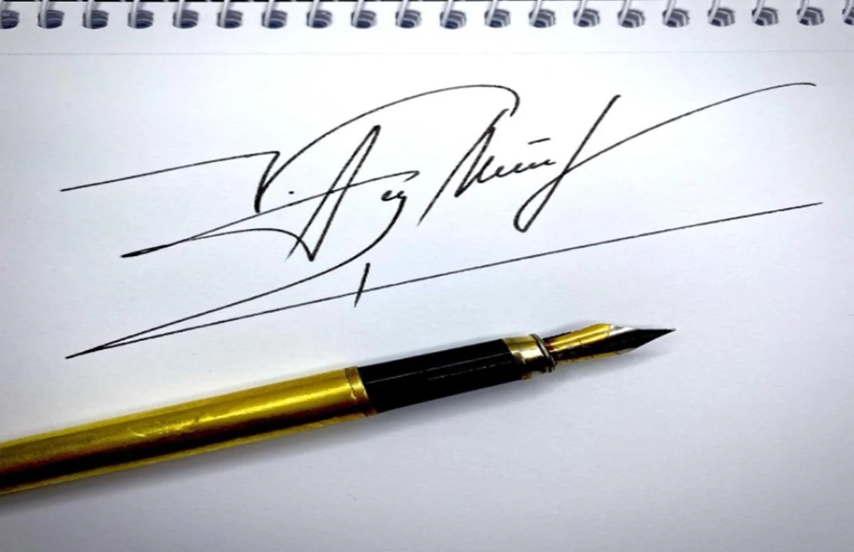 signature karte samay kya naam ka pehla akshar bada likhna chahiye