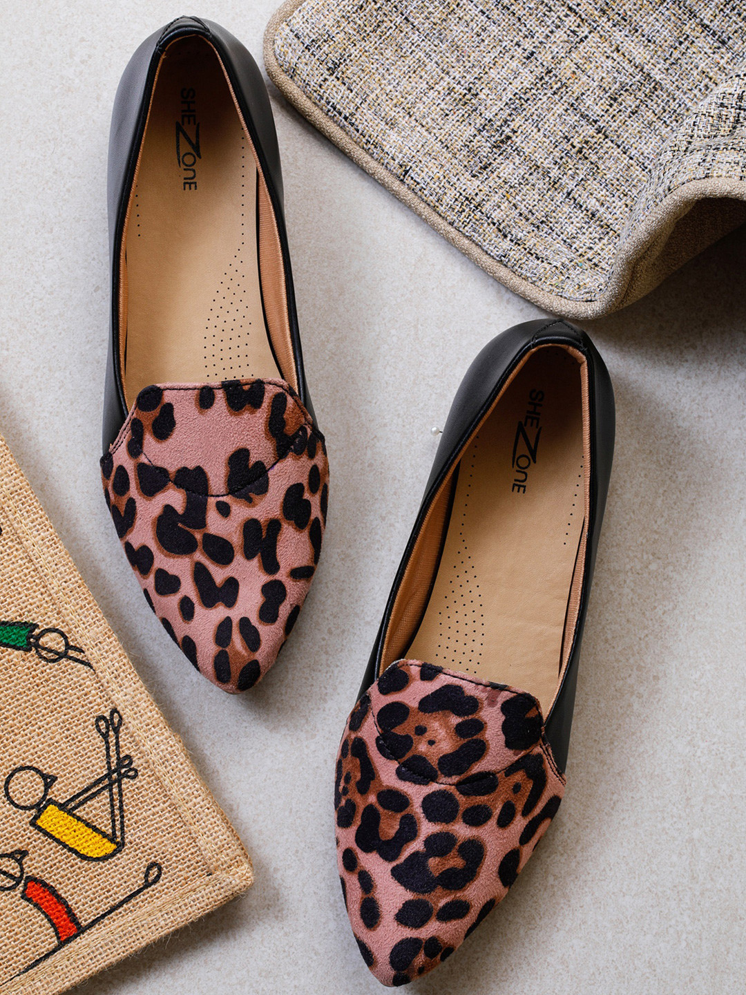 animal print velvet juti