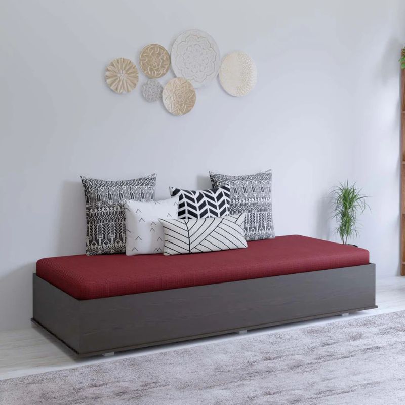 kya ghar ke living area mein deewan rakhna sahi hai