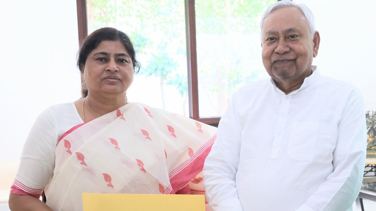 leshi singh with bihar cm nitish kumar