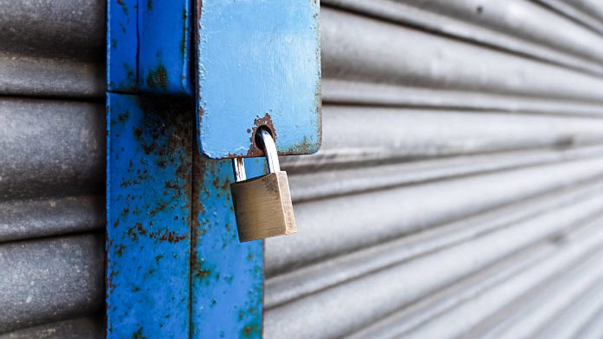 school holiday 25 november