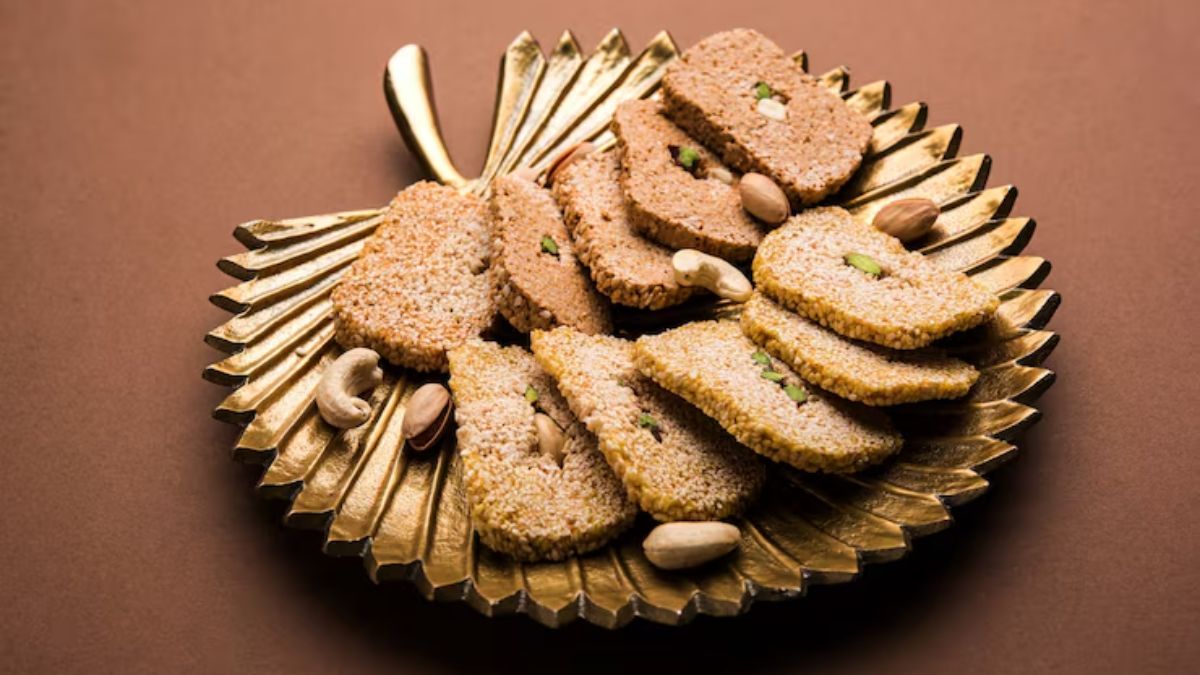 gud moongfali gazak recipe (1)