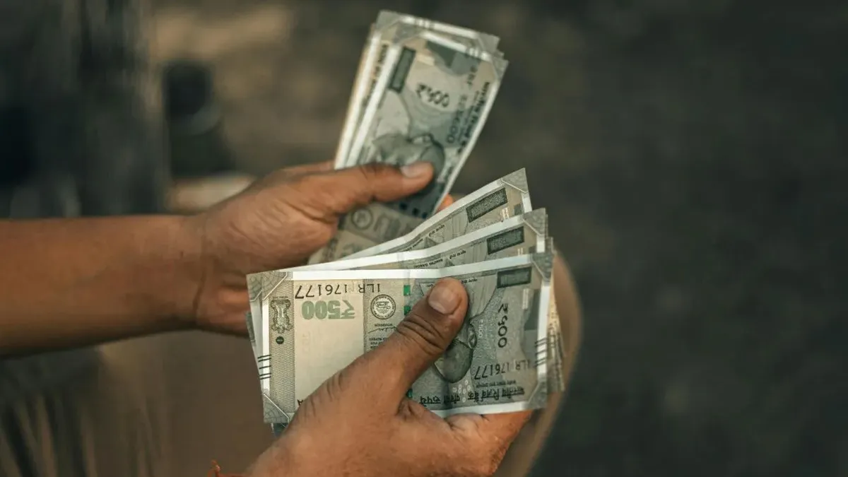 UPS vs NPS comparison in hindi