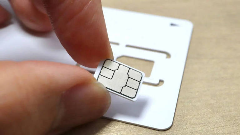 Does changing SIM card affect WhatsApp