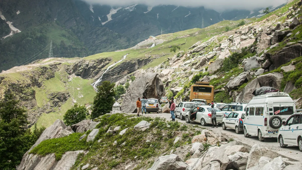 crowded hill stations in india during christmas festival1
