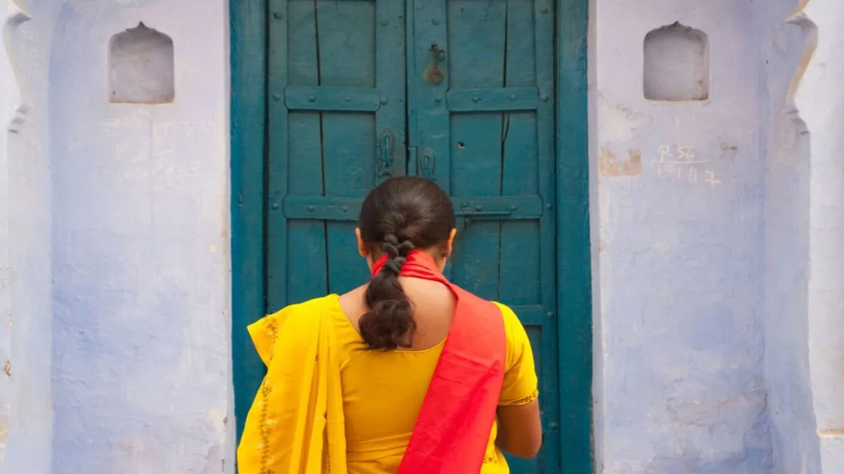 significance of keeping clove in mouth while going outside