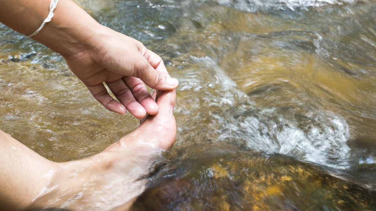 washing hands and feet before entering temple