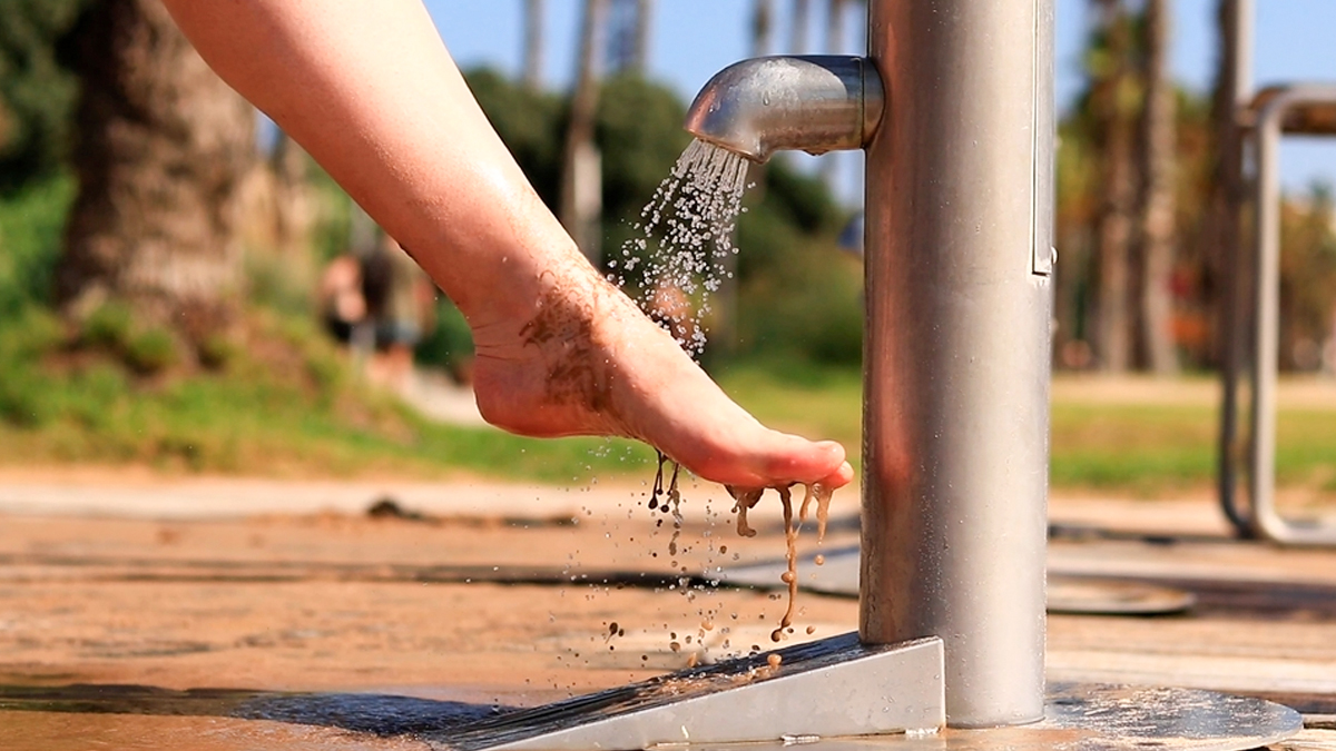 why should not wash hands before entering temple
