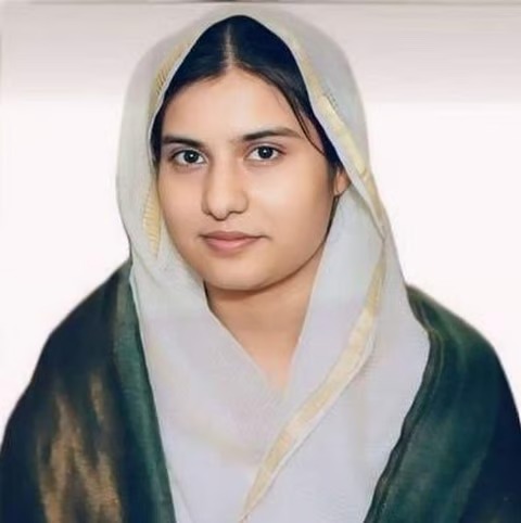 Iqra Hasan education background