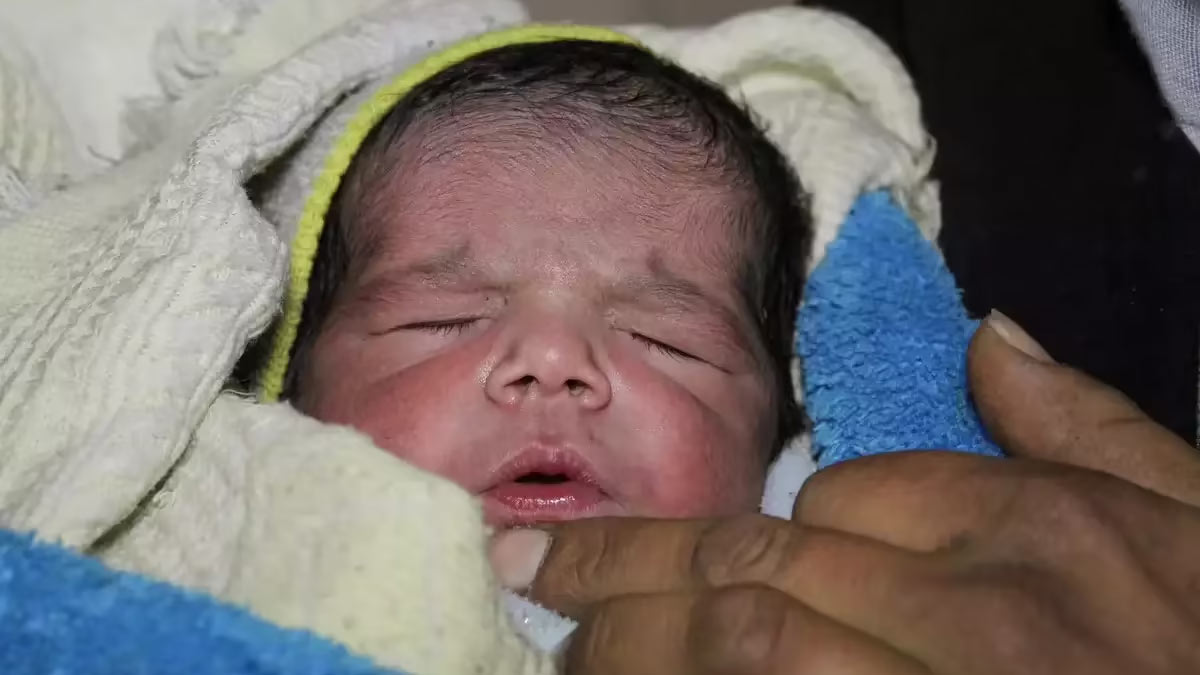 Which planet effects a person born on which day