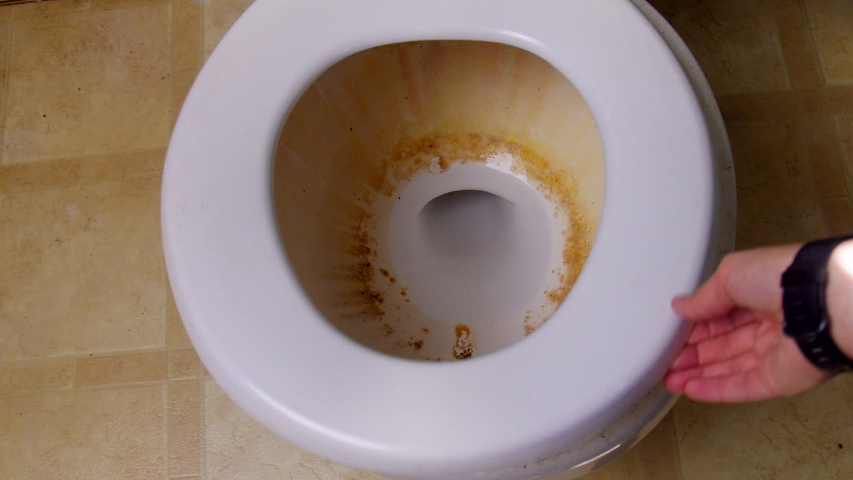 how to clean toilet seat yellow stains with lemon baking soda with detergent powderS
