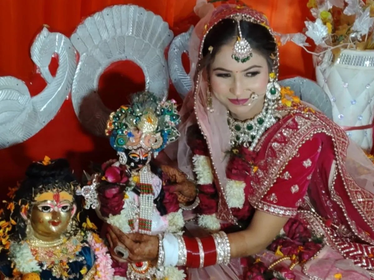 pinky sharma marries krishna idol
