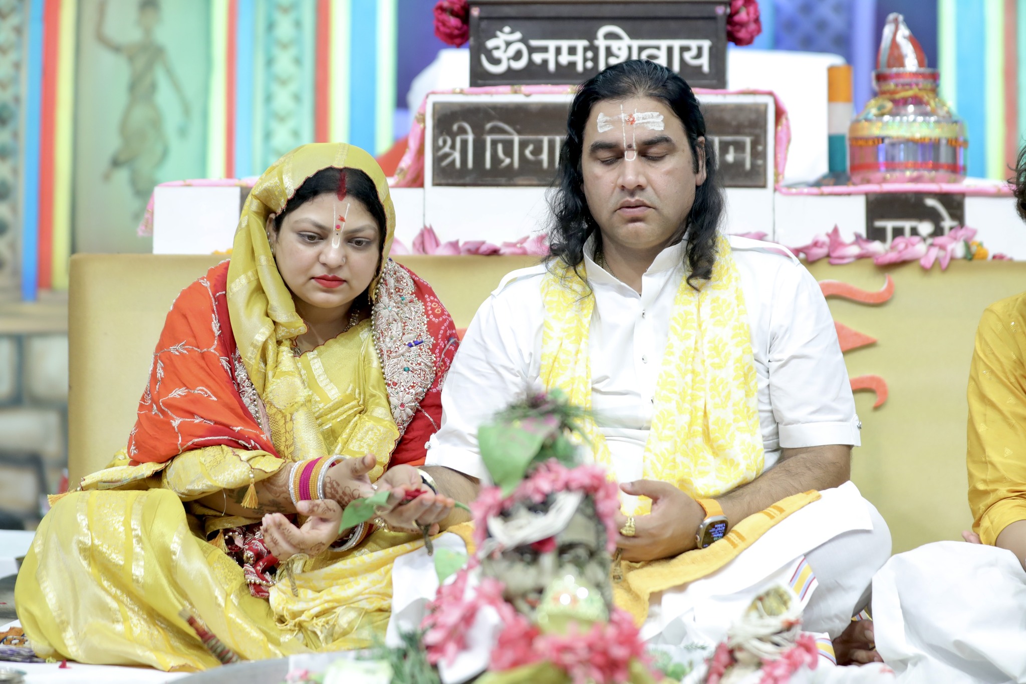 Devkinandan Thakur wife