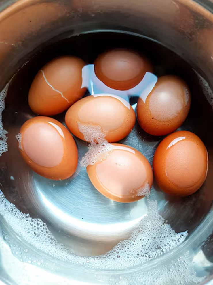 easy way to peel boiled eggs