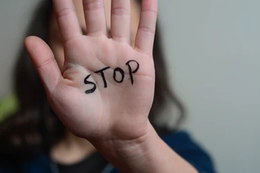 woman harrassed in concert