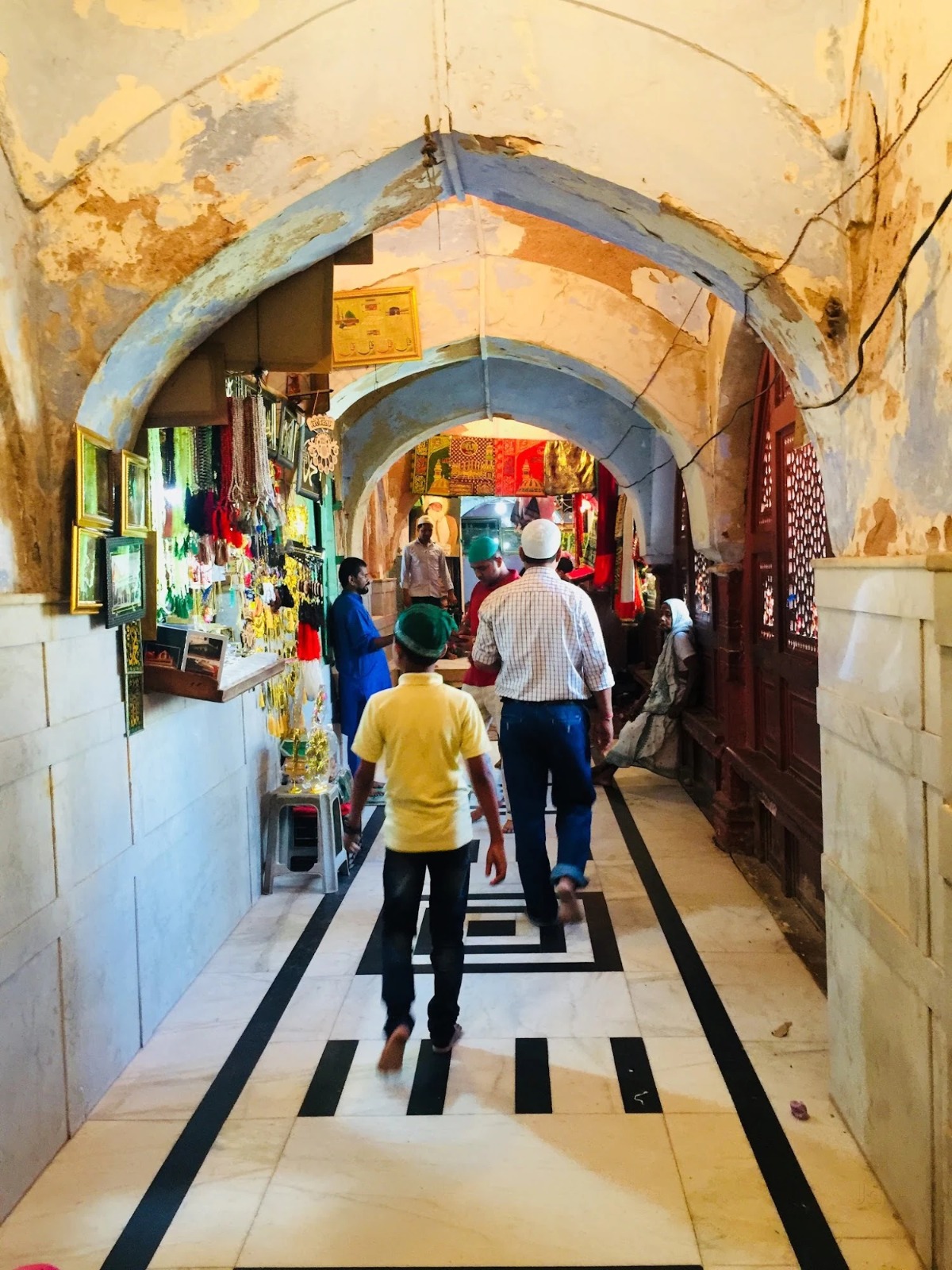 noida atta peer baba kebare mein