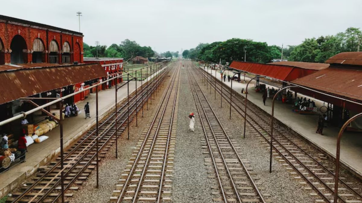 navapur railway station (1)