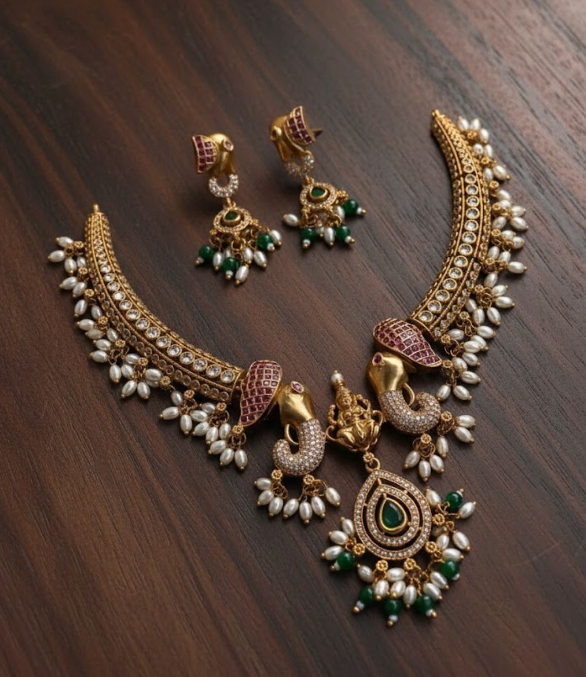 antique jewellery designs with silk saree