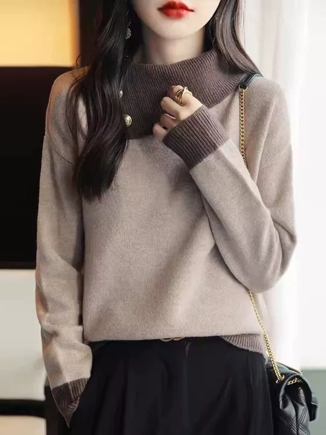 collar bone high neck design