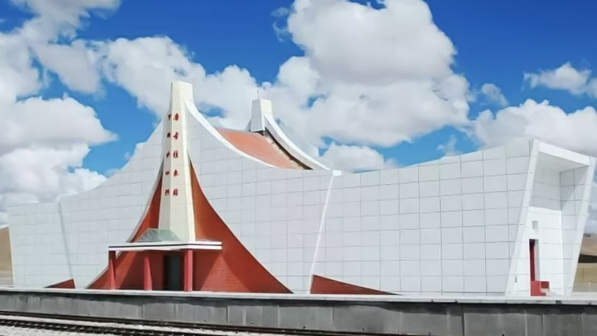 World Highest Railway Station: दुनिया का सबसे ऊंचा रेलवे स्टेशन, जहां पहुंचने से पहले कई बार सोचते हैं लोग