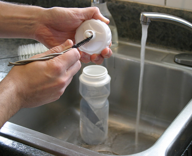 how to clean a smelly water bottle at home