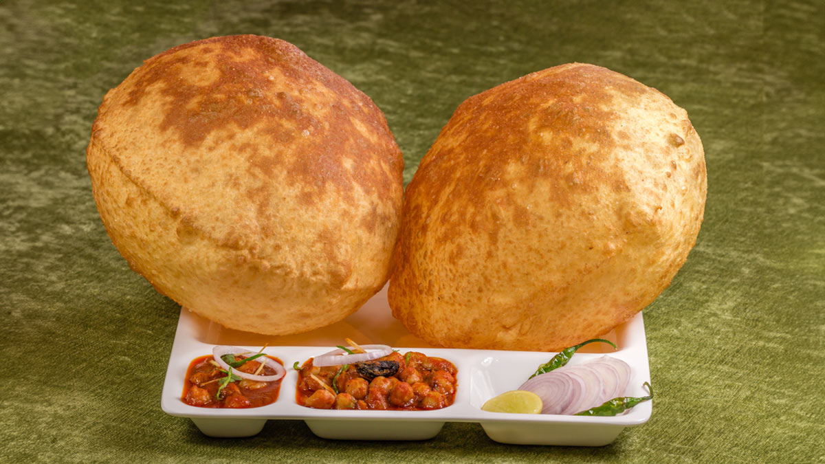 Tips And Tricks: गुब्बारे जैसे फूलेंगे भटूरे, बस आटा गूंथते समय करें ये 2 काम