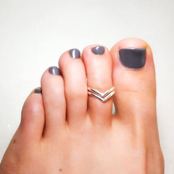 Crown design toe ring