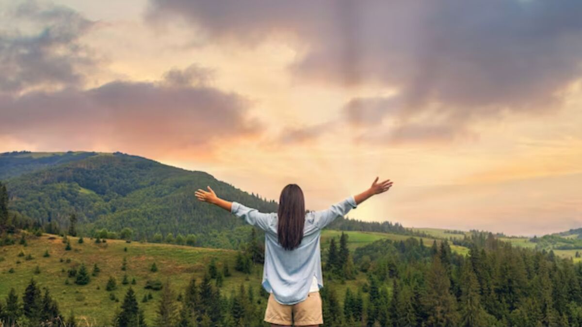 25 की उम्र में भी अकेले घूमने जा सकती हैं आप, बस सफर के दौरान इन बातों का रखें ध्यान