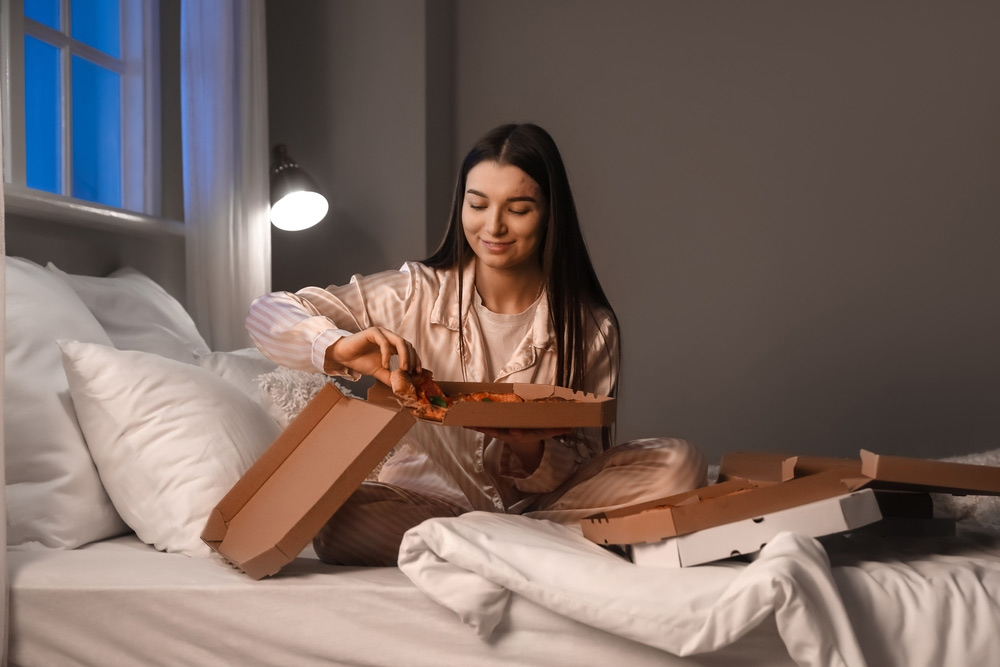 why should not eat at bed