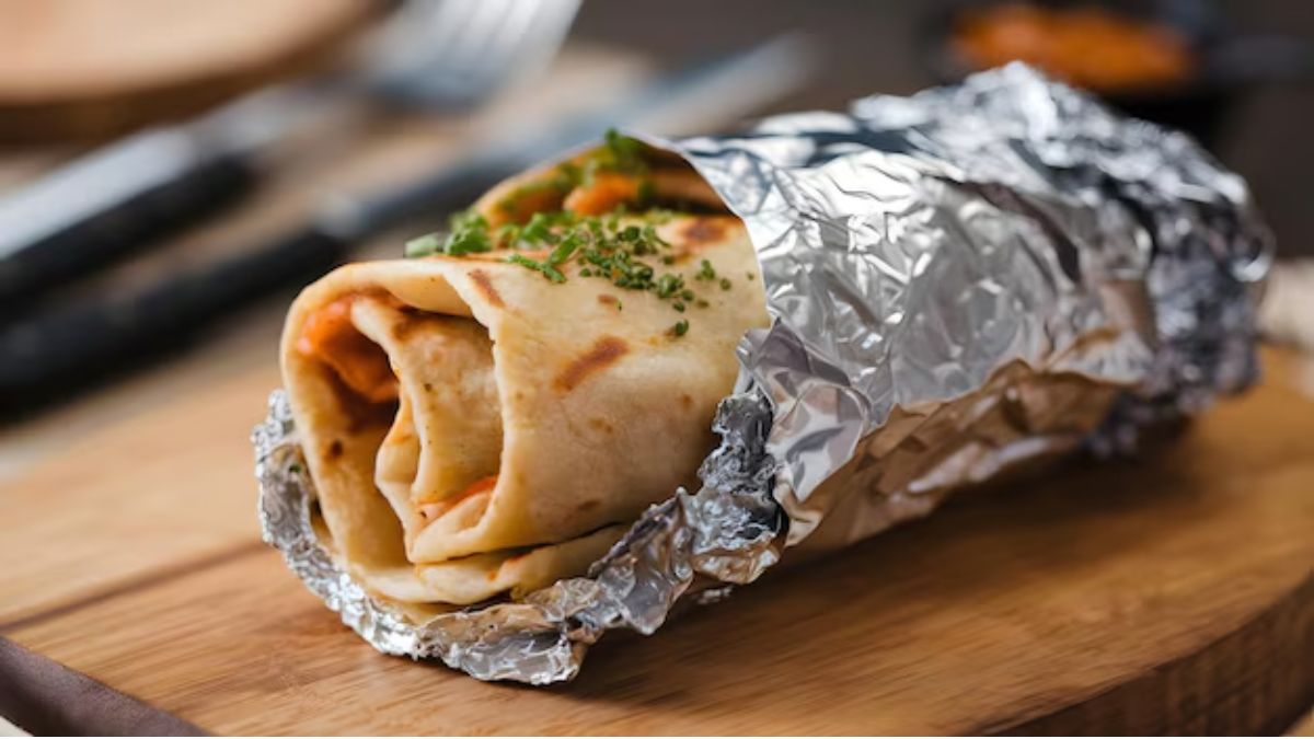 Aluminium Foil में आप भी लपेटती हैं रोटि‍यां? संभल जाइए! अब ये देसी जुगाड़ बचाएगा आपकी सेहत