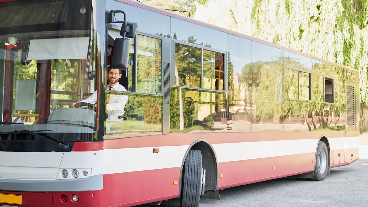 how to reach Sangam from Lucknow