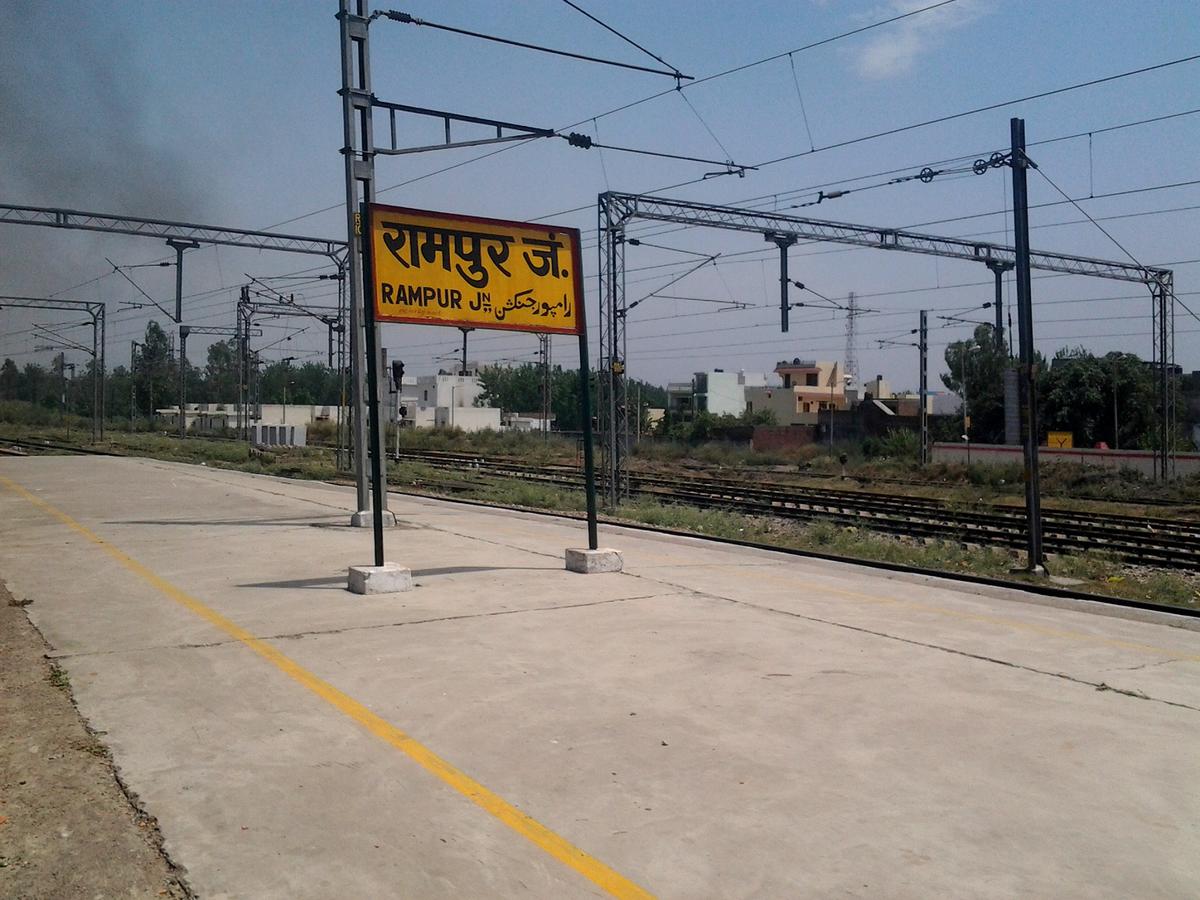 who is mahira from pakistan was teaching in india as farzanas