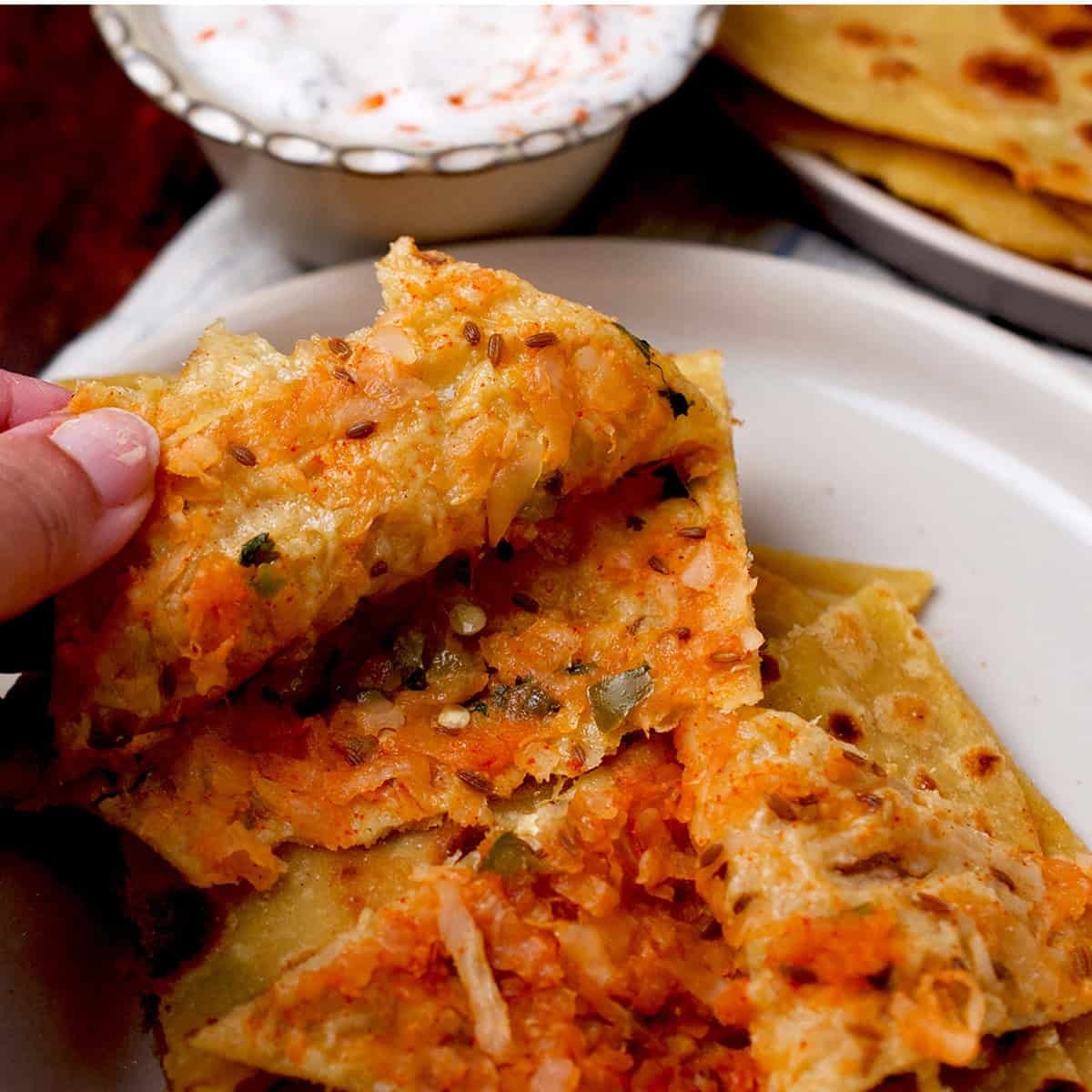 tips to keep stuffing inside mooli paratha