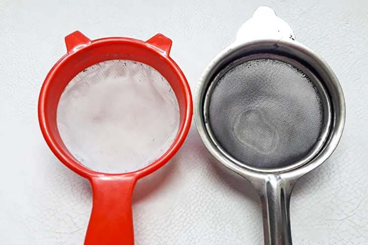 easy hacks to clean plastic tea strainer