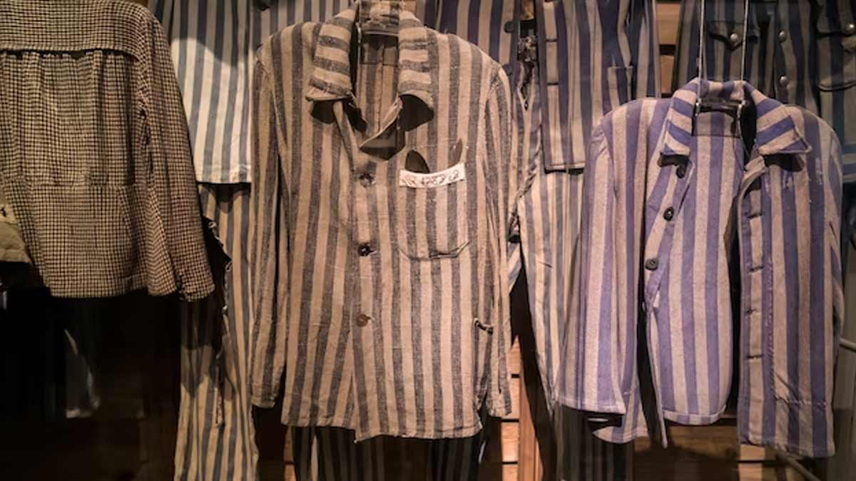 how to sell old clothes online