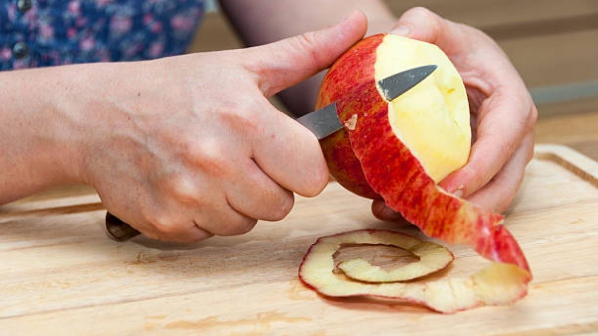 uses of apple peel for glowing skin (1)