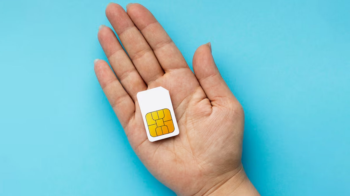 why SIM cards have a cut corner in hindi