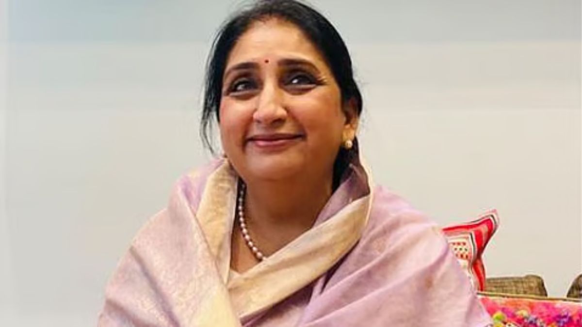 ajit pawar wife sunetra pawar (2)