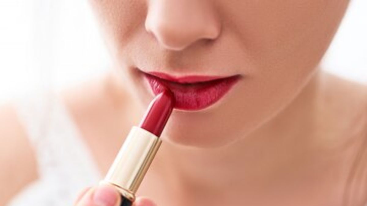 How To Select Perfect Lipstick Shade (1)